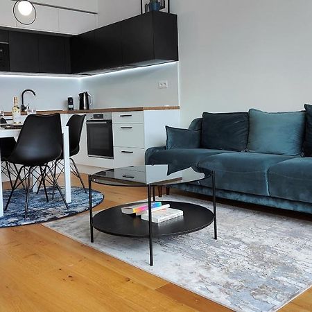 Beautiful 1 - Bedroom Apartment In Downtown Pressburg Exterior foto