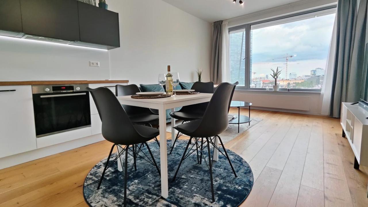 Beautiful 1 - Bedroom Apartment In Downtown Pressburg Exterior foto