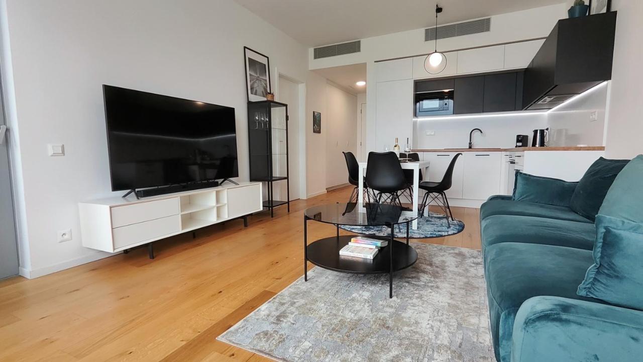 Beautiful 1 - Bedroom Apartment In Downtown Pressburg Exterior foto