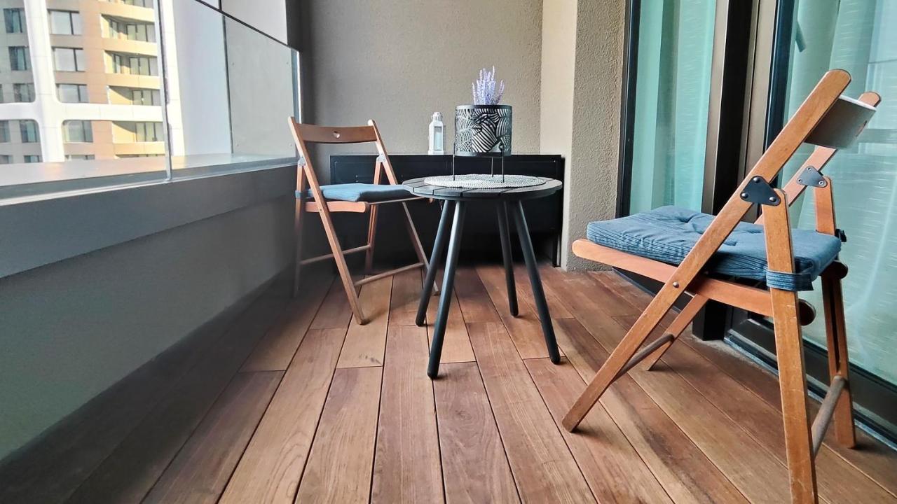 Beautiful 1 - Bedroom Apartment In Downtown Pressburg Exterior foto